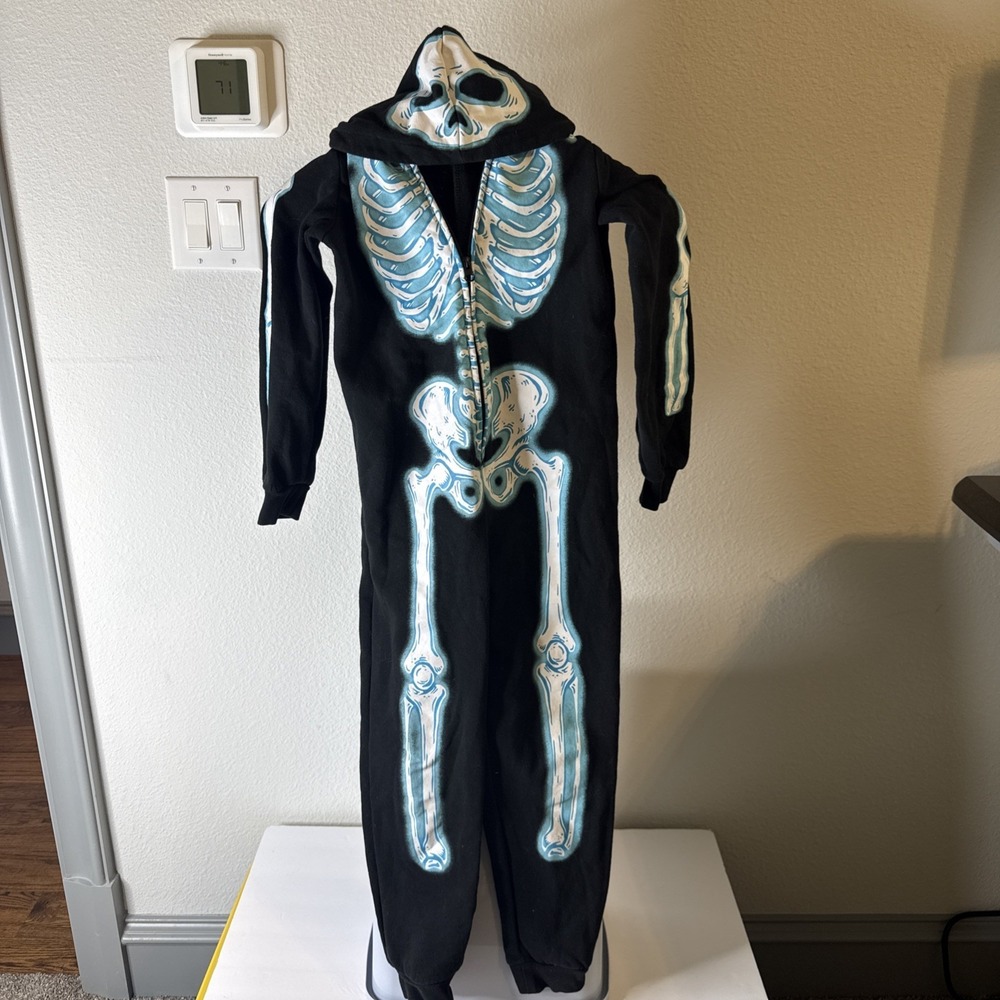 H&M Kids One Piece Zip-Up Skeleton Pajamas Hooded Size 8/10